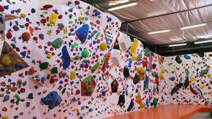 島根県のクライミング施設「ボルダリングジム Ｋクライム」